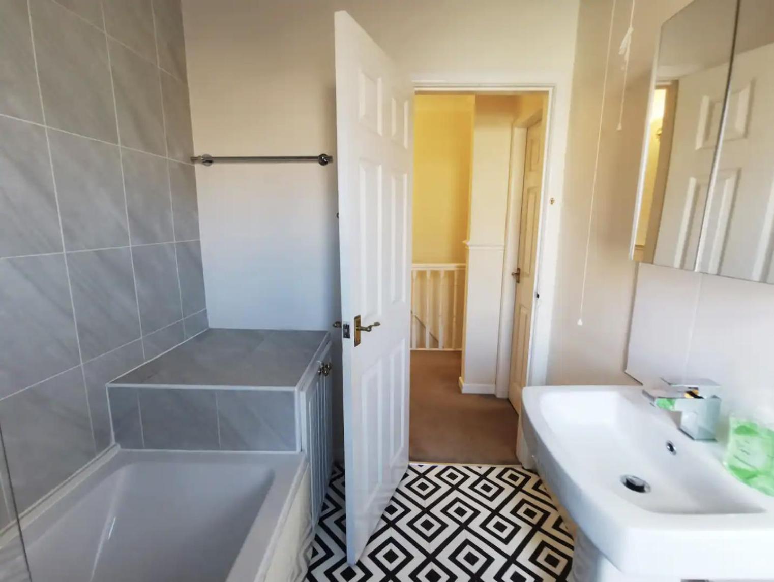 Summer Lane House-3 Bedrooms-Close To M1-Longer Stay-Free Parking บาร์นสลีย์ ภายนอก รูปภาพ